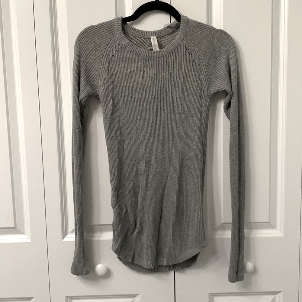 Lululemon sweater sz 6